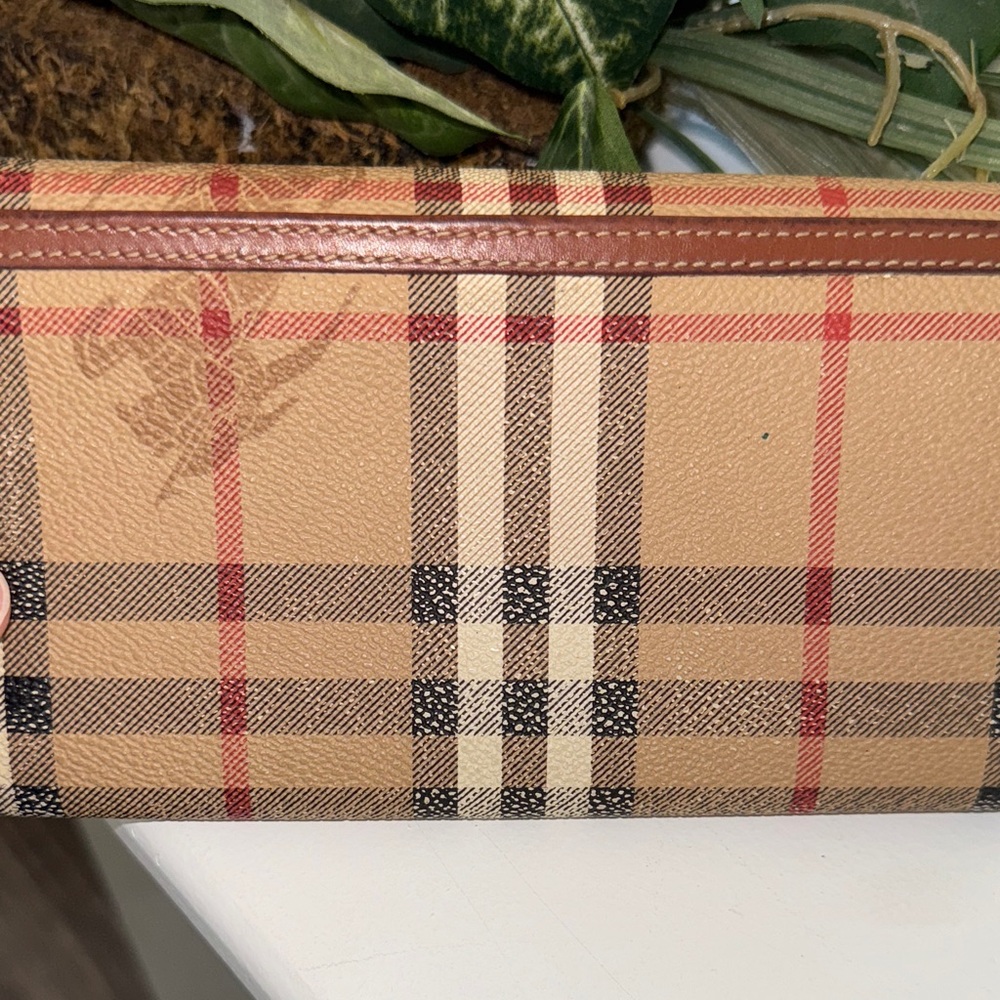 Burberry Beige and Brown Checkered Wallet - Picture 5 of 11